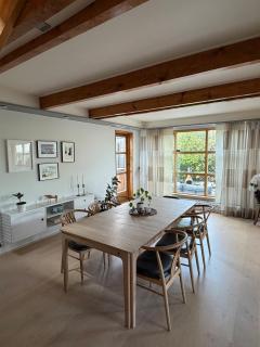5BR Family Home with Sauna, Hot Tub & Parking - 7