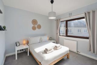 3 Bed - Nr Edinburgh - Free Parking -Garden -Wi-Fi - 1
