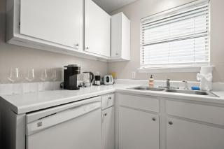 Modern - Round Rock 1BR -Near Austin - King Bed - 5