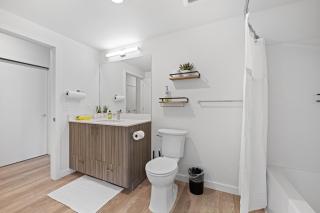 Comfy 1BD1BA Riverside Apt W QueenBdLaundryTV - 5
