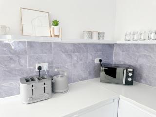 Beautiful 3-bedroom House Near Beach & Attractions - 3