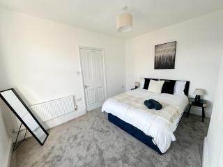 Beautiful 3-bedroom House Near Beach & Attractions - 1