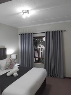 Lwakhanya's Oasis BnB - 1