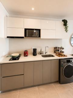 Wj Tower - Sea, Cinema & Vinyl - Modern Apartment with King Bed - 5