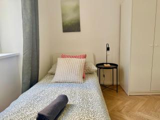 Modern Renovated Central Apartment with Balcony - 4
