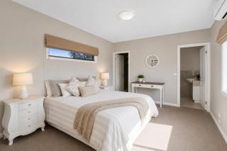 Central Townhouse For Six by Ready Set Stay - 6