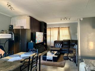 Tsumeb-Tuvawa Self-Catering Apartment - 5