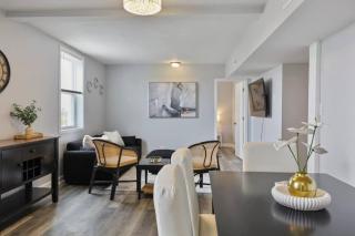 Cozy Chic 4BD 2BA Oak Park Penthouse - 3