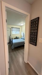 Lovely 2 bedroom condo, 2 minute walk fr downtown - 8