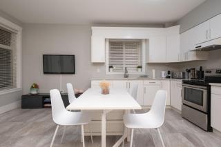 Modern Comfort 2BR in Delta Near Transit and Shops - 2