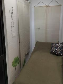 Nice room near airport - 7