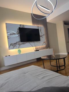 Shiny White Light - Diamond 1BR - Center Skopje - 6