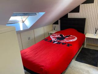 Spacious apartment in Charleroi 100 m² with parking 5 ppl - 5