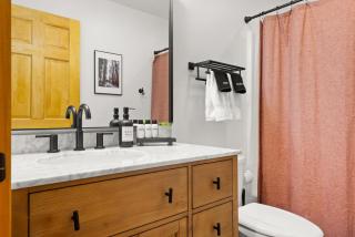 Mountain Escape, Hot Tub, Sauna, Firepit, Beach Access - 9