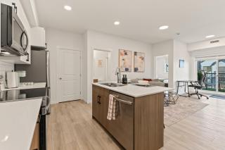2BR Stylish Apt , AC , Private Balcony - 6