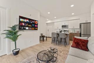 2BR Stylish Apt , AC , Private Balcony - 4