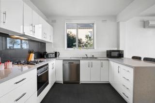 Ocean View Escape - Walk to Beach with FREE Parking - 6