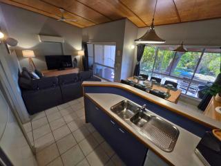 Sunset Ridge Retreat Villa - 7