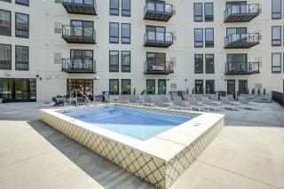 Cozy 1 Bedroom King Suite with Heated Pool - Minutes to Downtown & Stadium - 9