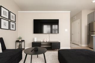 Cozy 1 Bedroom King Suite with Heated Pool - Minutes to Downtown & Stadium - 3