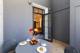 Spacious 2BR, Open Terrace, Walk to Republic Square - Yerevan - 4