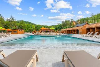Lumberjack Lodge with Amenities - 8