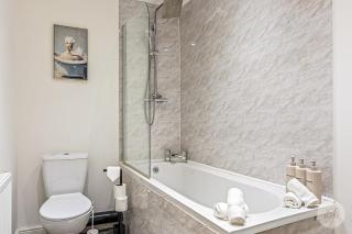 Modern 2-Bed Nottingham Apt Near QMC, Uni & City Centre - 5