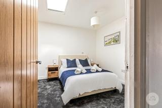 Modern 2-Bed Nottingham Apt Near QMC, Uni & City Centre - 3