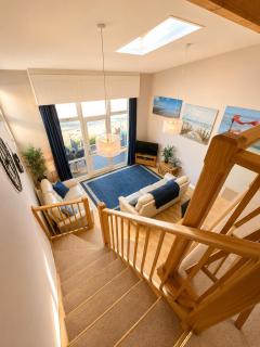 Sea Breeze Stay - 3-Bed Coastal Gem with Private Balcony - Westward Ho! - 8