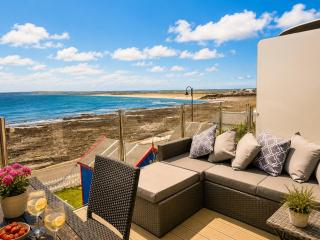 Sea Breeze Stay - 3-Bed Coastal Gem with Private Balcony - Westward Ho! - 9