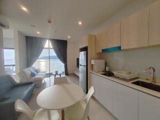 Sunset Seaview Suite 1BR with Balcony at The Shore KK - 6