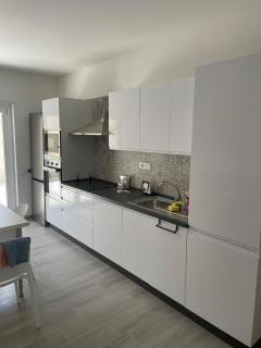 Modern apartment with private garden - 8