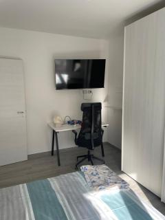 Modern apartment with private garden - 3