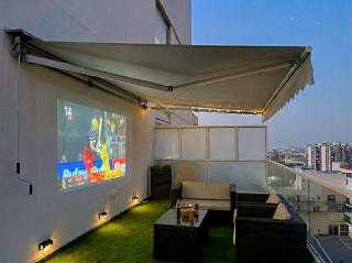 Mirage by Nestaura Living - Bathtub, Private Cinema, Skyline, 2 Balconies, Near Yashobhoomi & Airport - 8