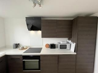 Mid Century 3 Bed Apartment - 1