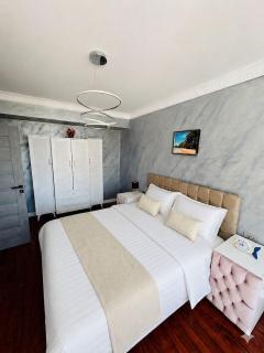 Roco Tower Mamaia Sea View Apartment - 8