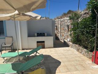 Breathtaking sea and Mountain views with Private pool, Peace full relaxing Villa with WiFi near Shops and Restaurants - 4