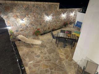 Breathtaking sea and Mountain views with Private pool, Peace full relaxing Villa with WiFi near Shops and Restaurants - 1