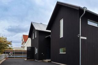 Corporate And Family Home Near The Sea And Volvo Cars - 0