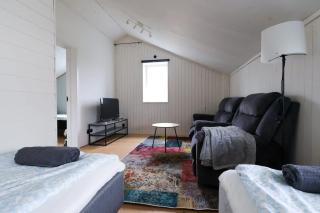 Corporate And Family Home Near The Sea And Volvo Cars - 1