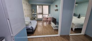 Liz House - 7