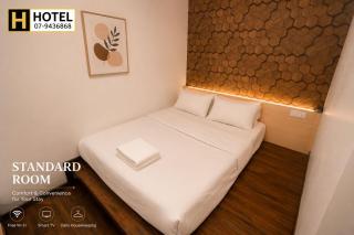 H Hotel - 3