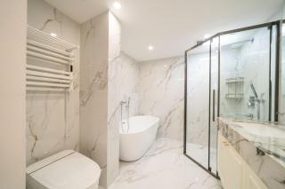 Yidu Home-Near People's Square, Nanjing Road Pedestrian Street & Subway Credit Cards OK - 4