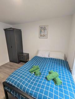 1-Bedroom Flat in Vibrant City Centre - 2