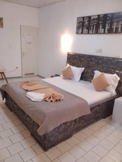 The Bonadikombo LK HOTEL - 5