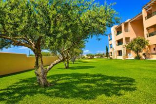 Golden Bay Apartments-Garden Haven - 7