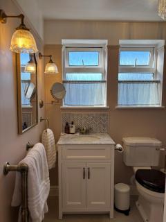 Bright Private Room in Home with Gorgeous Shared Bathroom & Parking - 5
