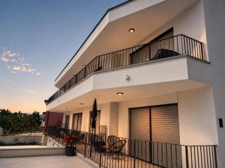 Apartments Villa Nikola- one minute to the beach - 1