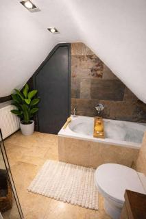 Stunning Oast House Retreat I Sleeps 12 I Countryside Setting - 1