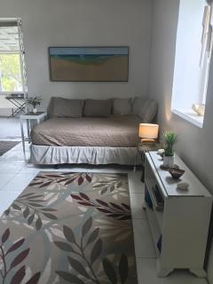 Unique Bungalow - 3